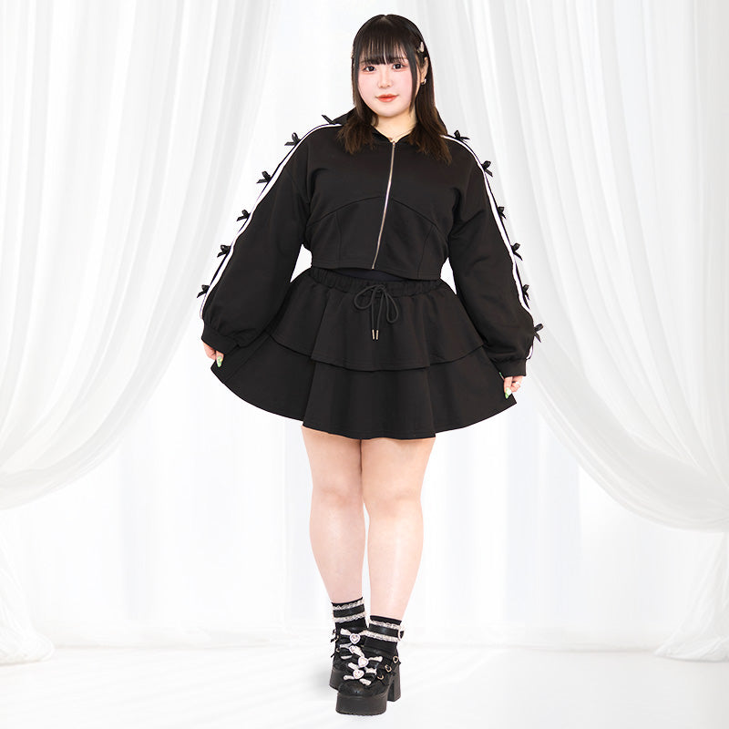 大きいサイズレディース黒リボンのクロップド丈のジャージリボンのセットアップ(3L/5L)/Taberunosky(タベルノスキー)