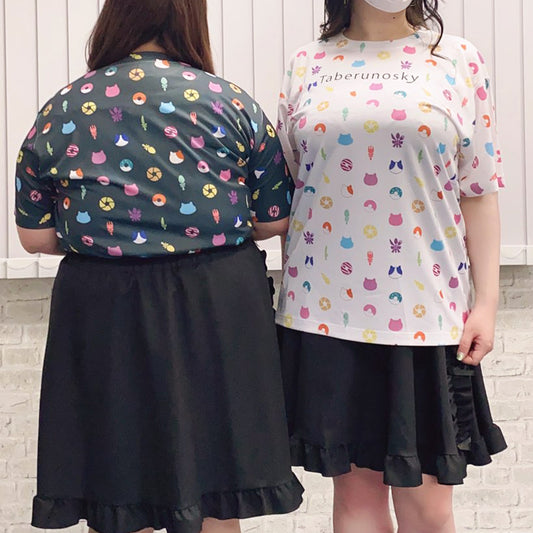 大きいサイズぽっちゃり≪受注生産≫フルグラフィックTシャツ（hungry cats pattern）オリジナルイラスト４L着用