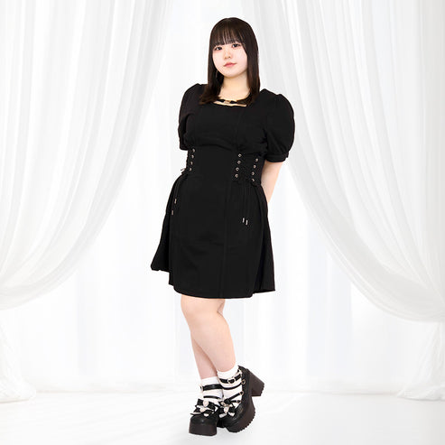 大きいサイズのミニ丈ワンピースで叶える可愛いぽっちゃりコーデ