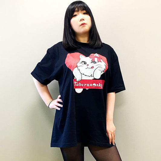 大きいサイズぽっちゃり≪受注生産≫ハート・ネコ・Tシャツ/Taberunosky(タベルノスキー)オリジナルイラスト４L着用