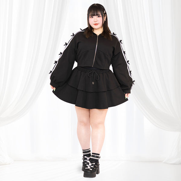 大きいサイズレディース黒リボンのクロップド丈のジャージリボンのセットアップ(3L/5L)/Taberunosky（タベルノスキー）