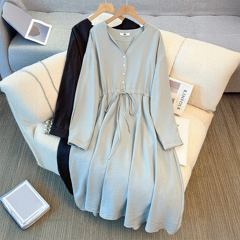 A stylish mom outfit that's comfortable yet still neat