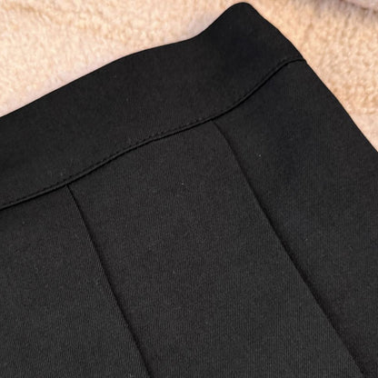 ショート丈のブラックプリーツスカート(3L/4L/5L/6L/7L)