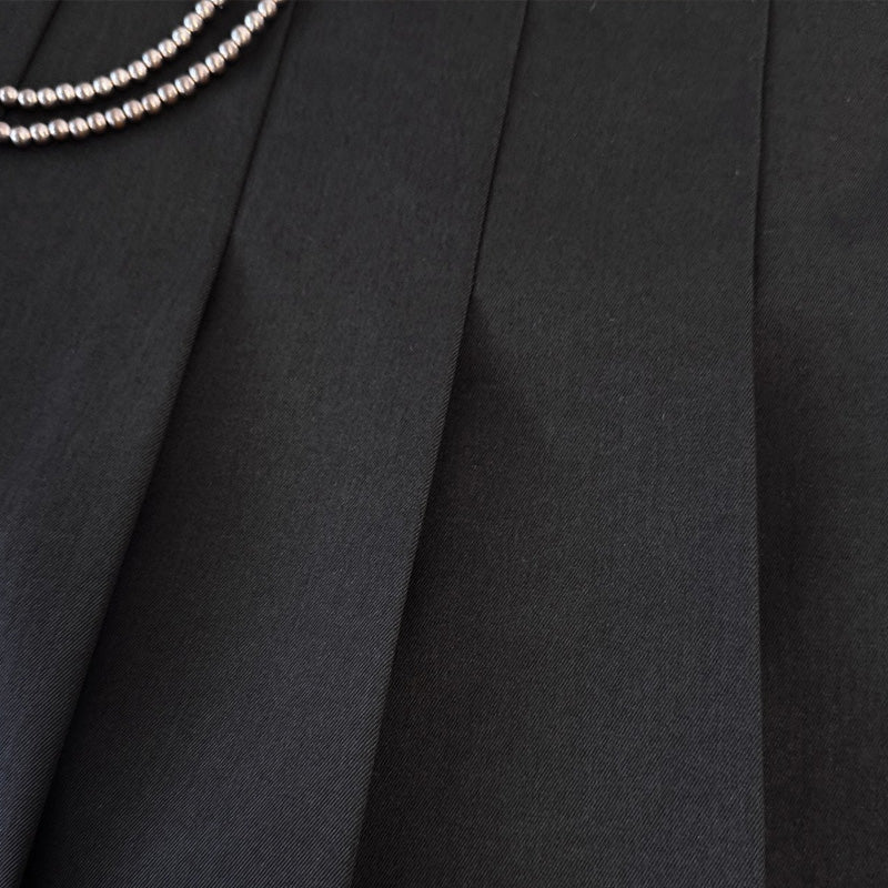 大きいサイズ レディース ショート丈のブラックプリーツスカート(3L/4L/5L/6L/7L)