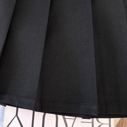 ショート丈のブラックプリーツスカート(3L/4L/5L/6L/7L)