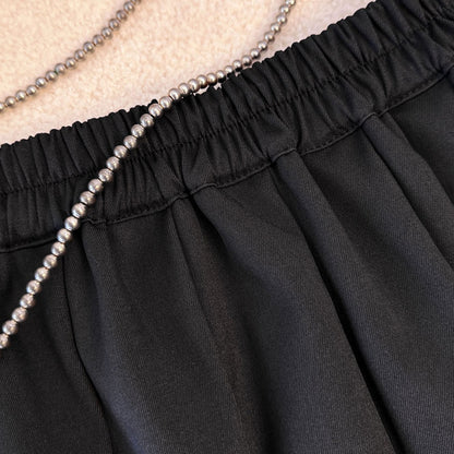 ショート丈のブラックプリーツスカート(3L/4L/5L/6L/7L)