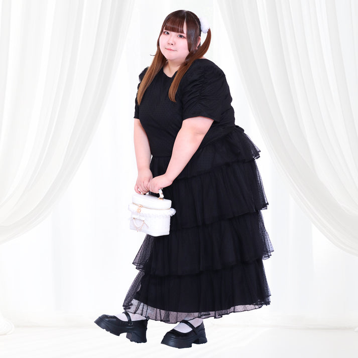 【大人カジュアル・モード】黒のワントーンと羽織りのレイヤード