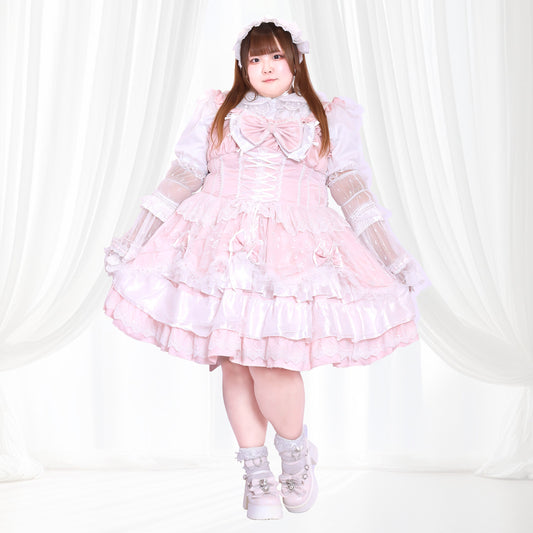 大きいサイズ レディース ピンクのロリィタワンピース 後ろ姿 着用画像 大きなリボン バック編み上げ フリル レースデザイン　5Lサイズ