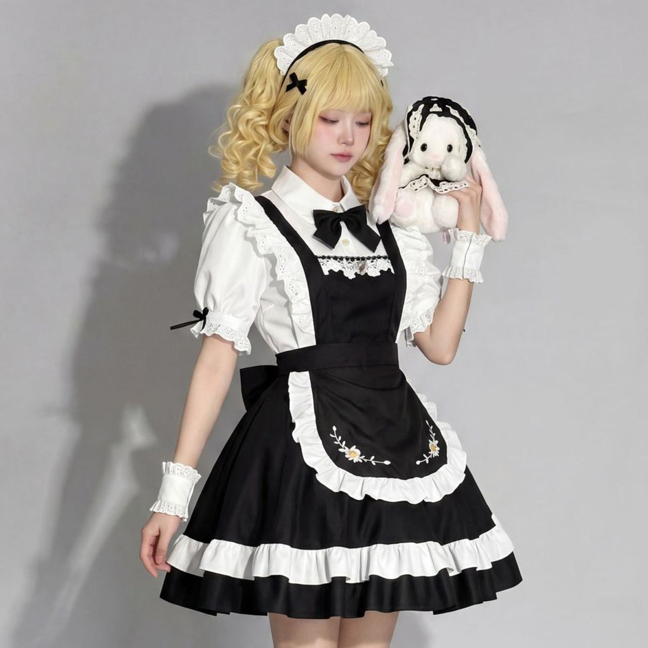 大きいサイズ レディース デイジー刺繍エプロンのメイド服・ハロウィン・コスプレ(M/L/LL/3L/4L/5L/6L)