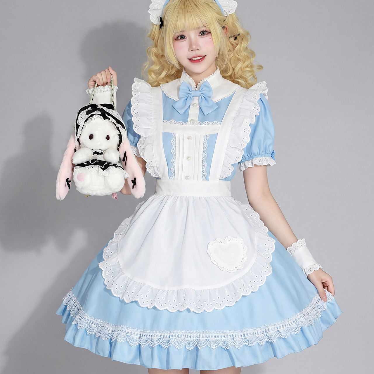 大きいサイズ レディース 大きいサイズ レディース 水色×白のメイドワンピース フリルエプロンとリボン付きコスプレ衣装の着用イメージ０２
