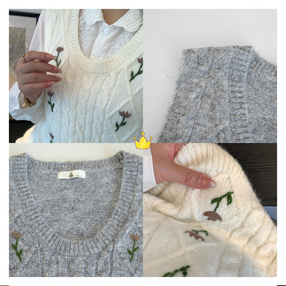 大きいサイズ レディースのアイボリー花刺繍ケーブルニットベスト、ゆったりシルエットで秋冬のブラウス重ね着に使えるプラスサイズトップス