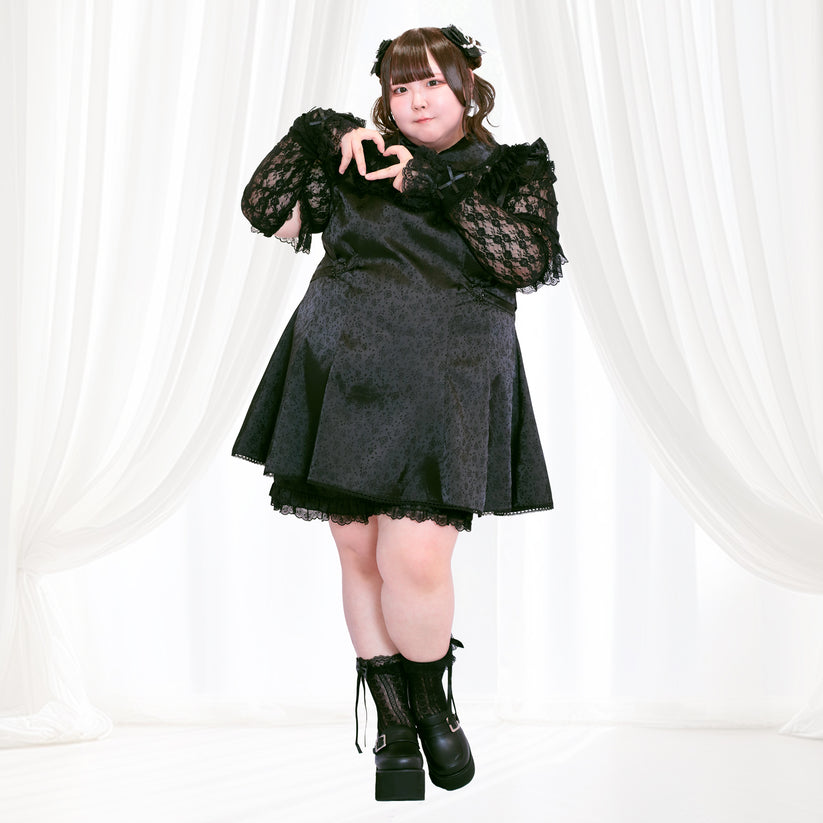 大きいサイズのハロウィンのブラックコーデでおすすめなブラックローズの漆黒デビルちゃんセットアップ